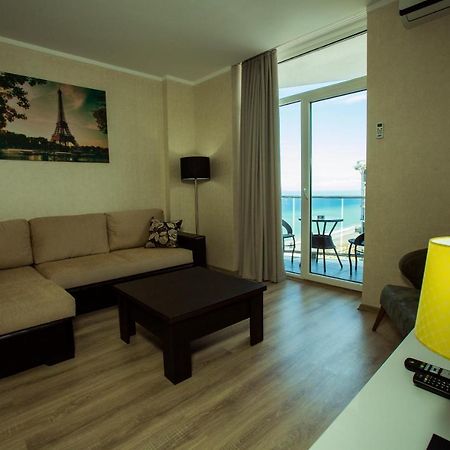Holiday Lux Sea Towers Батуми Экстерьер фото